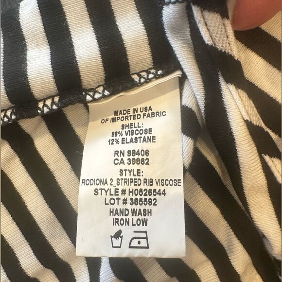 Theory Black & White Women's Classic Tiny Tee Size Small - Picture 5 of 5